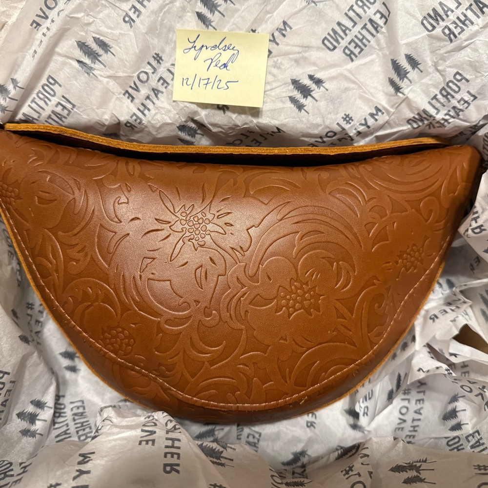 Portland Leather Goods Medium Koala Sling in Meadow NEW